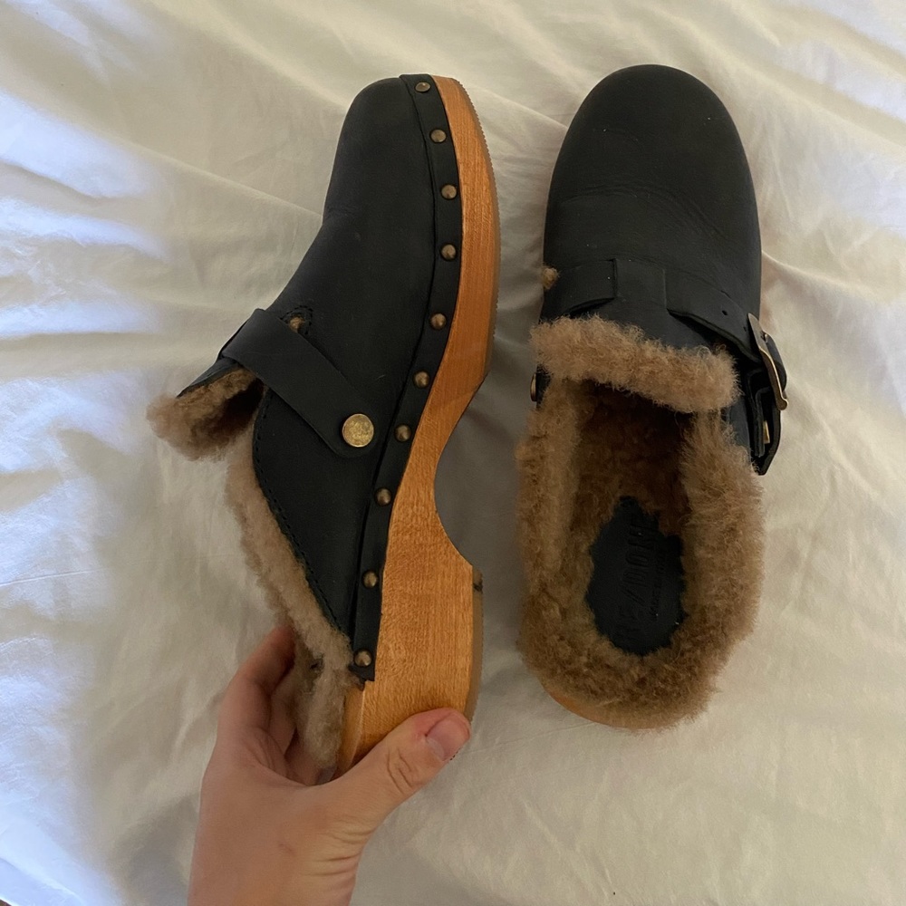 Re/done shearling clogs